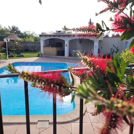 Holiday home Le De Lolivier En Provence Aramon